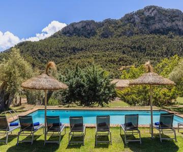 Honor - Rustic Villa For 16 People