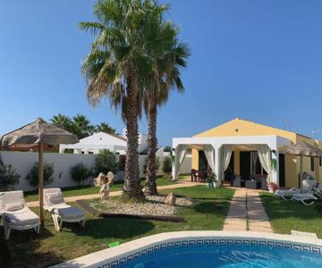Chalet con piscina en Menorca
