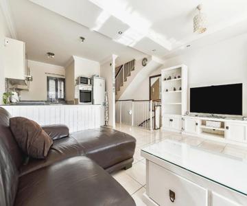 New Townhouse In El Duque Joyas