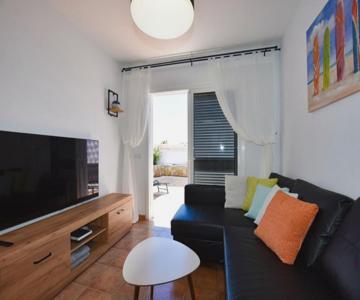 Book Jet - Sunny Holiday Home With Garden And Strong Wifi