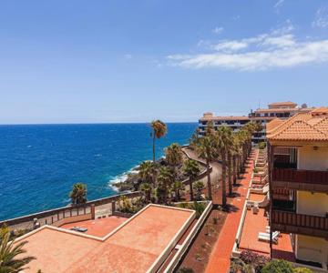 Magnificent Balcon With Sea And Pool View