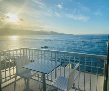 Beach Front Studio. Oceanview Terrace. Fastwifi