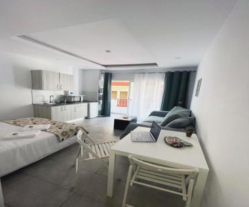 Stylish Studio Gio 211