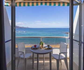 Estudio Frente A Las Canteras