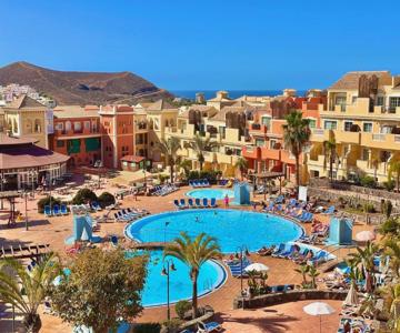 Sunny Apartment & Heated Pool