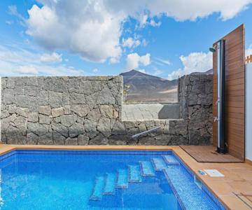 3BR Home - Private Heated Pool - Parking