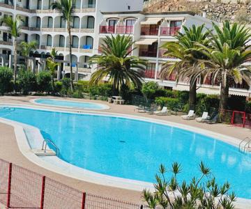 Playa Del Cura - Spacious Beachside Apartment