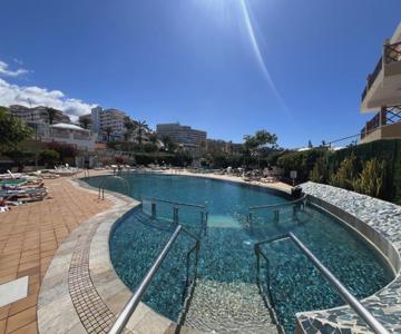 Neptuno Pool & Beach Experience