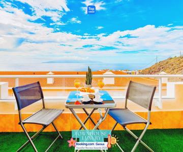 Townhouse Luxury - Relax with stunning sea views