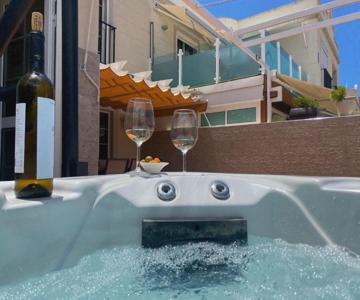 Apartment With Jacuzzi And Pool Access