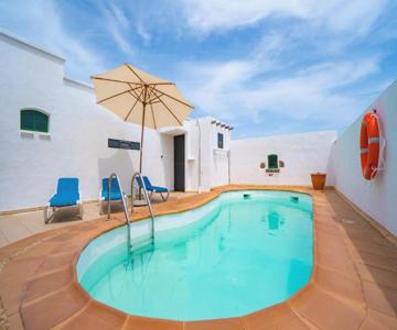 Villa With Amazing Views, Jacuzzi And Private Pool
