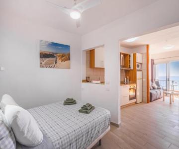 Spacious Studio Next To The Sea With Stunning Views