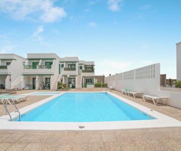 Charming Apartment In Tías With Shared Pool - 50 M²