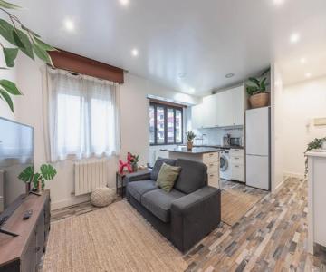 Gran Bilbao VI by Aston Rentals