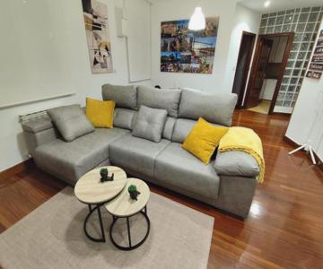 Nuevo, Junto Al Ayuntamiento Y Casco Viejo