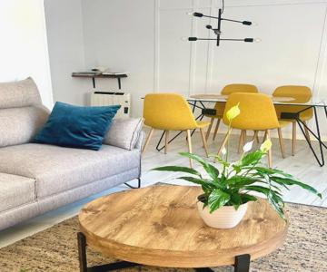 New Gorgeous Central Apartment - Beachfront - 3 Bd