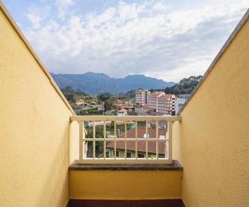La Nogalera Con Vistas Al Mar Y A La Montaña