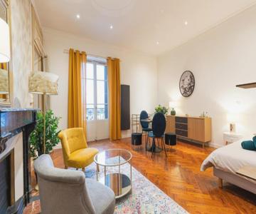 Ancien Palace Bernascon Vue Sur Lac Classé 3 étoiles