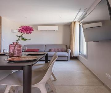 At Home In Clermont, Place De Jaude