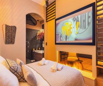 Host Inn Neat Sūite - Spa & Cinema