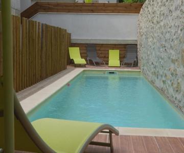 Le Chemin Des Pouzes