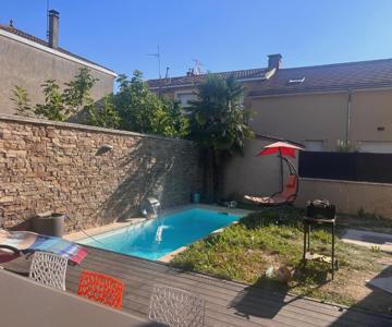 Maison Moderne Et Spacieuse Avec Piscine