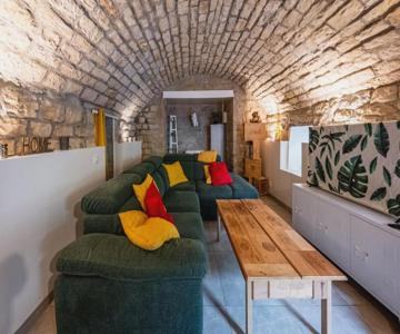 La Grotte Bourguignonne, Terrasse Extérieure