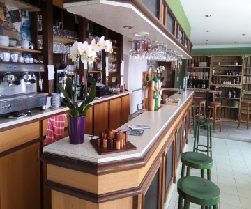 Le Petit Café Dans La Prairie