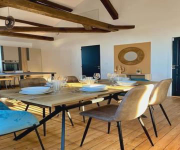 Sous Les Toits De Bourges