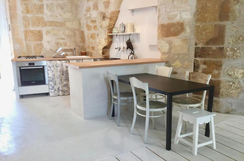 La petite maison d-à côté, au n°11