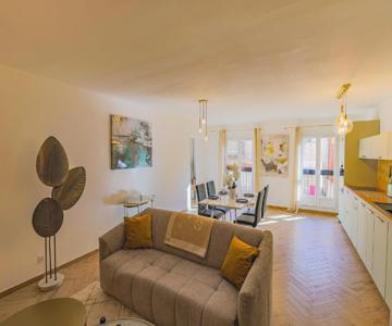 Casa Isulana-standing-hyper Centre