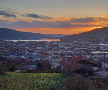 Entre Montagne Et Lac