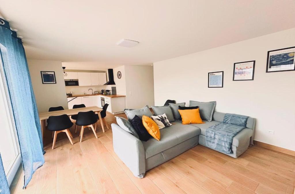 Grand Appart Neuf Lumineux, Parking Gratuit, 10 Min Centre