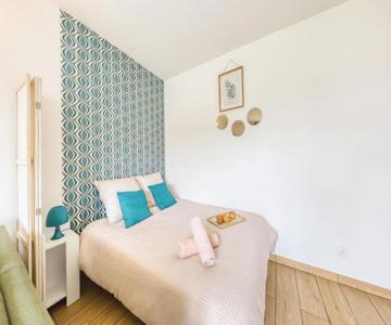 Studio Meublé Métro 12