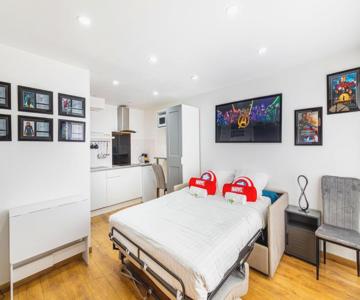 GuestReady - Marvel Magic near Disneyland