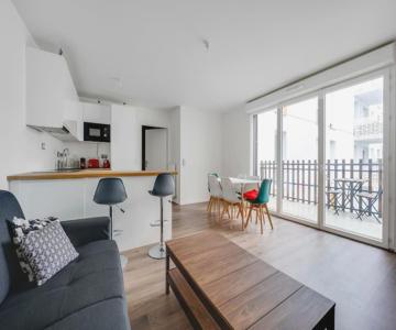 Élégance En Banlieue Parisienne
