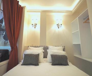 Louvre Opera Classic Chicsuites