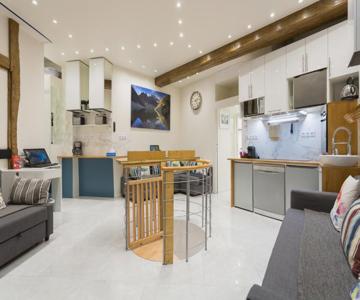 Louvre Luxury Apartment & Spa