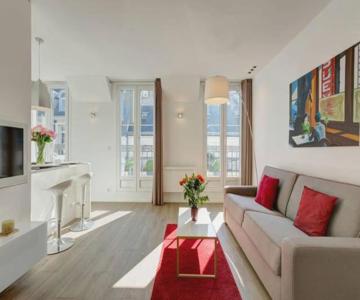 Champs Elysées Apartment