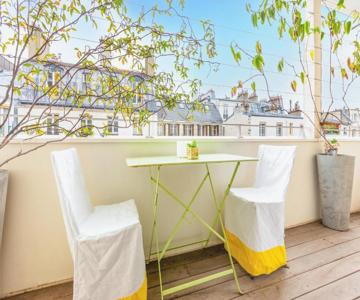 Awesome Apartment In Paris With Wifi