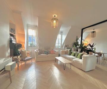 Appartement Cosy à Paris 130 M² Avec Projecteur !
