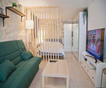 Isaure - Stylish Studio Sorbonne District