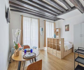Charming Studio Center Of Paris