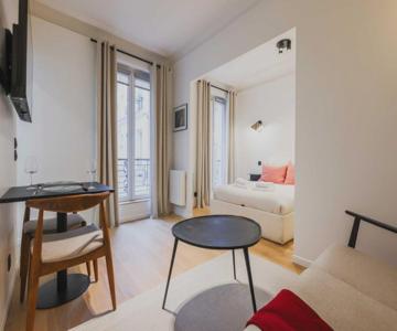 Large Modern Studio - 2p - Voltaire