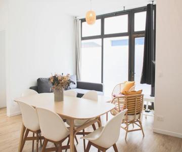 Spacious Appt Close To Place Monge