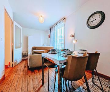 Budget Studio- The River Seine