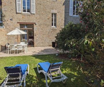 Grande Maison De Ville Avec Jardin - Baie Du Mont St Michel