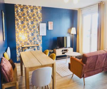 Charming Apartment - Private Parking, Balcony