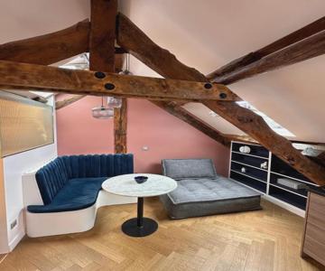 Nid D'amour Sous Les Toits !