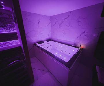Suite King Size Sauna Jacuzzi